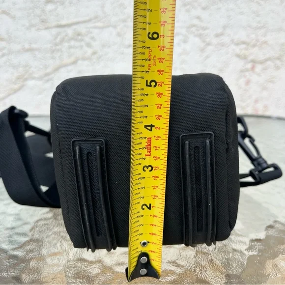 Lowepro Adventura TLZ 30 III Black Top Loading Camera Bag - Picture 11 of 12